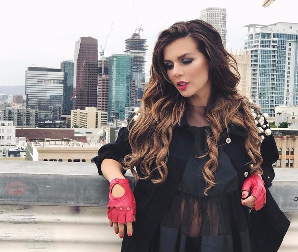 Анне Седоковой идут локоны, как считаешь