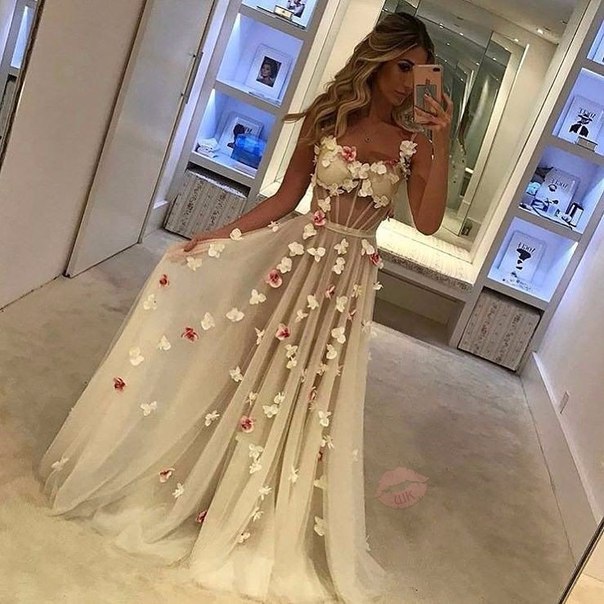 Оценишь такое нежное платье