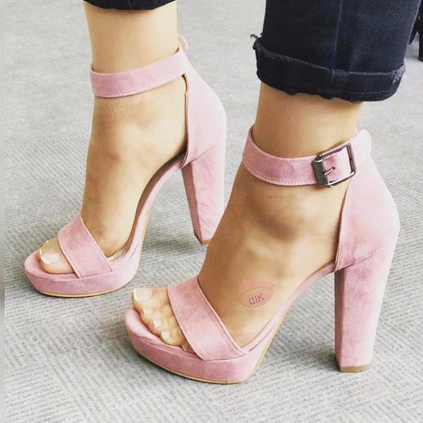 Розовая прелесть! Обула бы такие