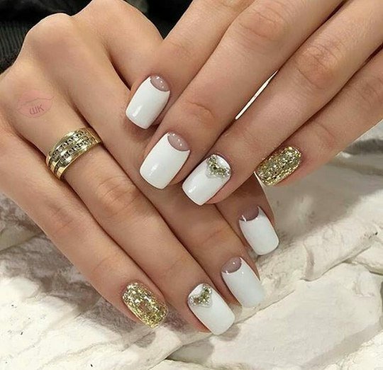 Белый с золотом - смотрится очень дорого 