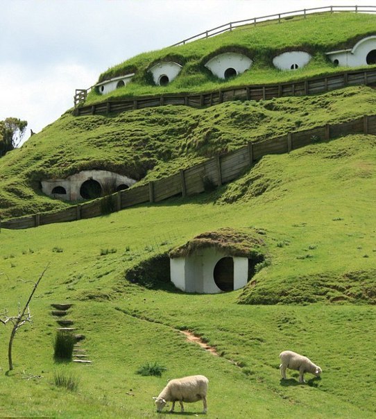 Заброшенные дома хоббитов из 