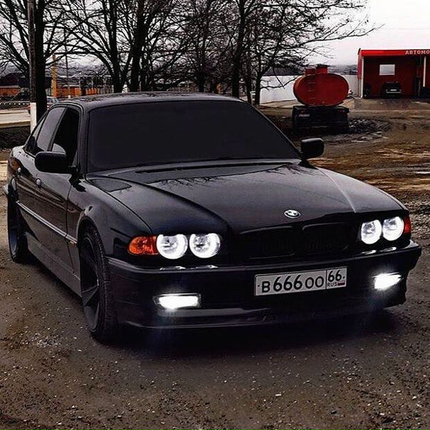 #BMW E38 