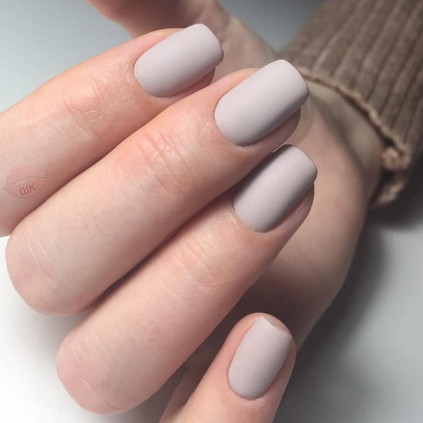 Есть любительницы матовых ноготков