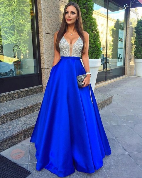 Такое яркое платье и такое красивое 