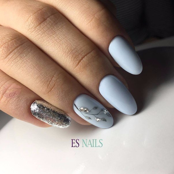 Кто оценит нежно-голубой с блестками