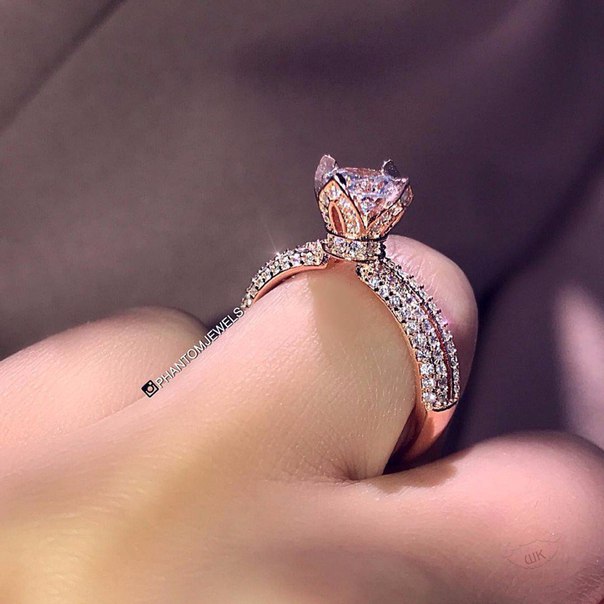 Пусть каждая красотка, которая оценит, наденет такое на свой пальчик!