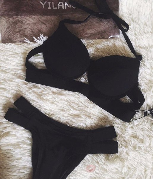 Носила бы черный купальник