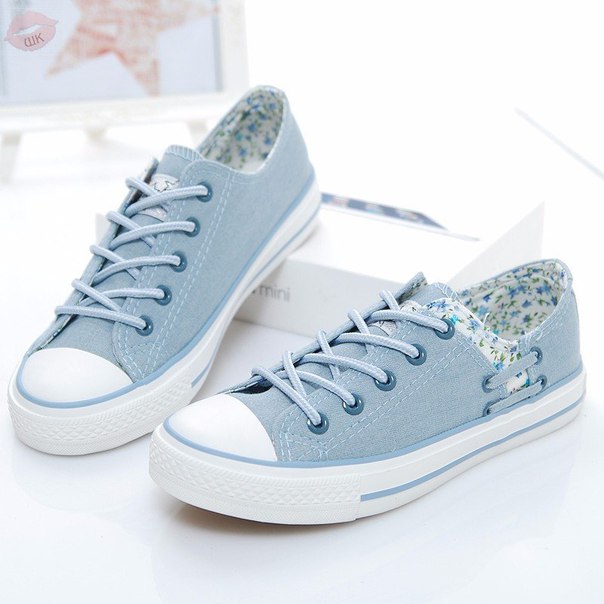 Кому нравятся эти милые голубенькие кеды