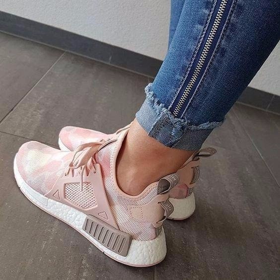 Есть любительницы спортивной обуви