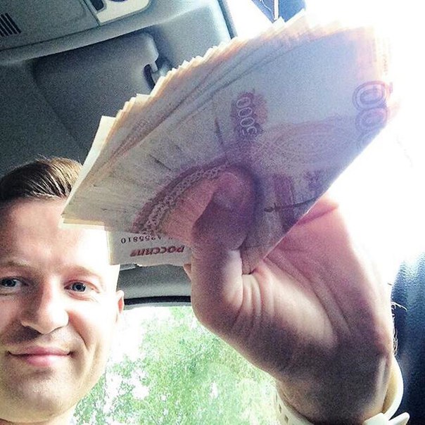 Я несколько раз покупал прогнозы на просторах интернета, но лишь терял деньги на мошенниках прогнозистах! Но как то в интернете я наткнулся на страницу Андрея Короткова, который выкладывает фото и видео как он снимает деньги в конторах, причем он единственный кто не прячет свое лицо и ему нечего бояться, так как у него очень большой процент проходимости!!! Вот его страница  если кому интересно, смотрите сами и все увидите!!!