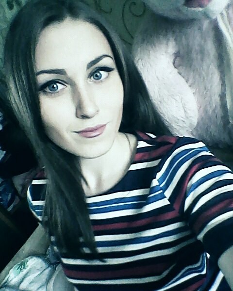 Как лучше: с челкой, с челкой набок или вовсе без нее 