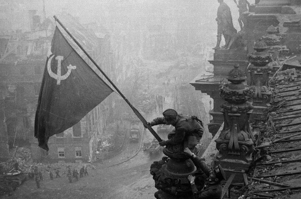 Ровно 72 года назад, 1 мая в три часа ночи на крыше Рейхстага было установлено Знамя Победы.
