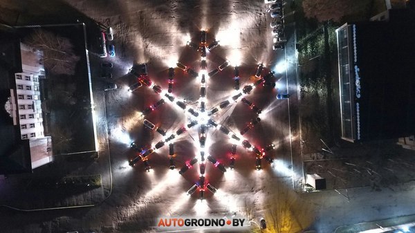 Беларусь, Гродно. Автолюбители поддержали волну.