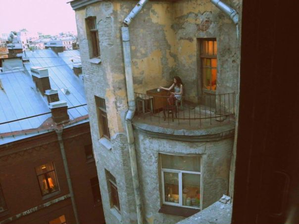 И как бросить курить, имея такой балкон