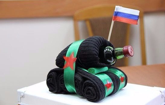 Скоро 23 февраля. Учитесь правильно упаковывать носки.