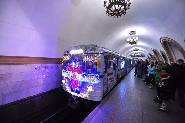 Метро поздравляет