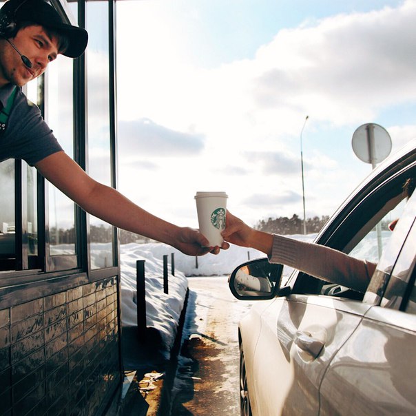 Любимый горячий кофе Starbucks не выходя из машины Да, пожалуйста! 