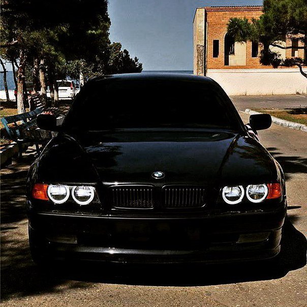 #BMW E38 BLACK