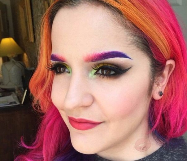 Сумасшедший beauty-тренд: разноцветные брови. Я бы на такое никогда не решилась.